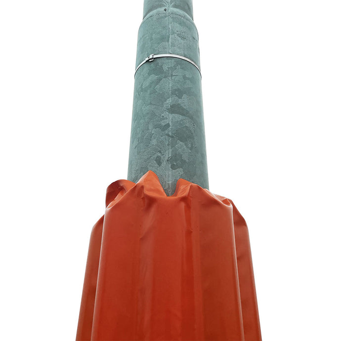 Protezione ondulata per torre faro o palo luce nei campi sportivi
